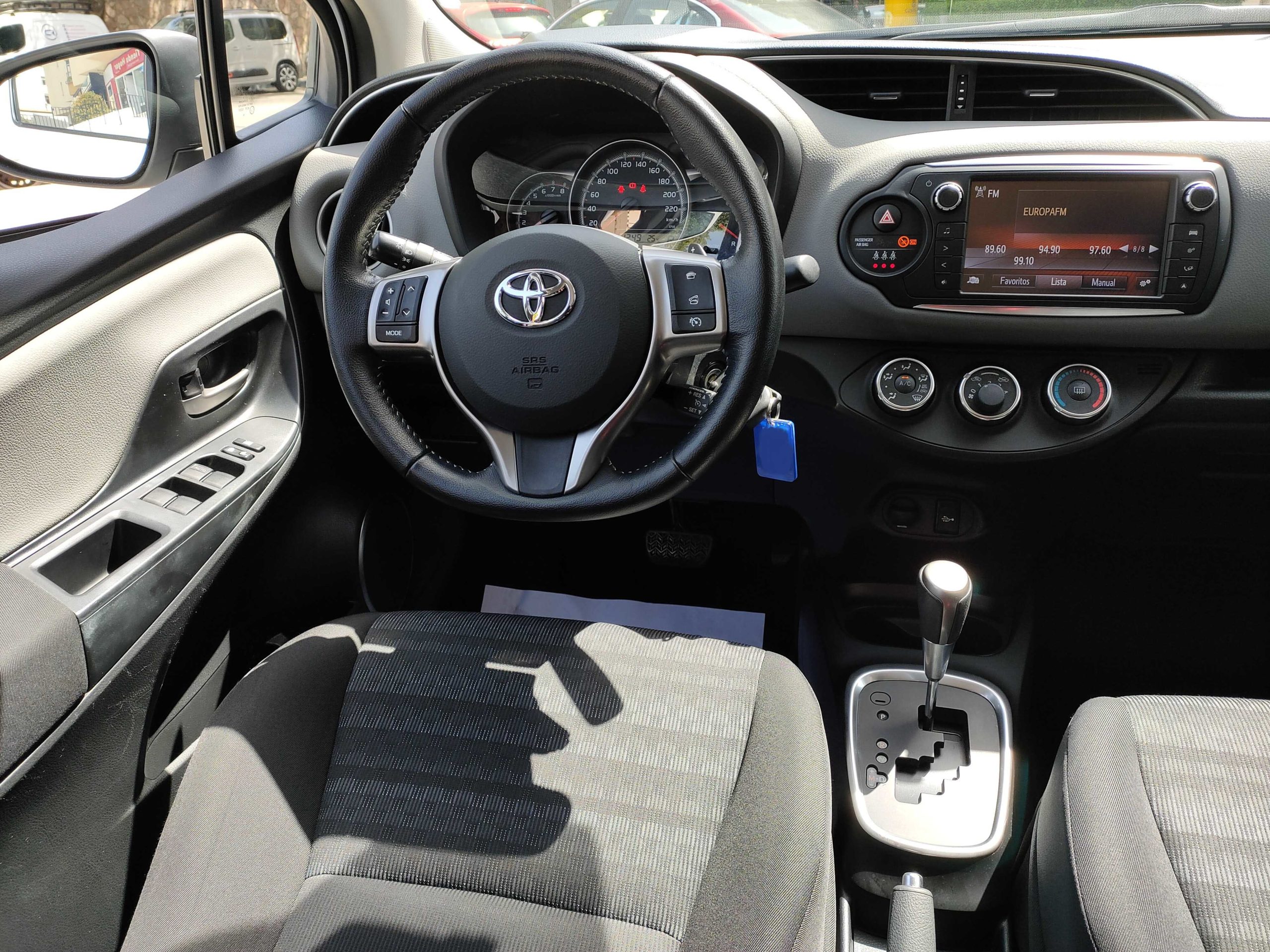 TOYOTA YARIS AUTOMATICO Autos Gilmar